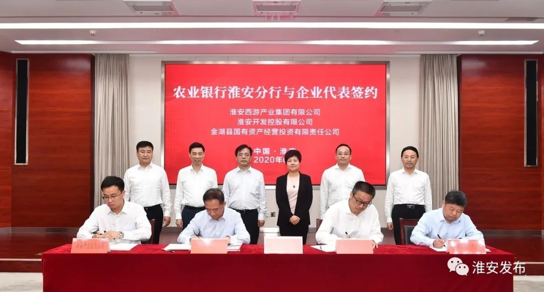 簽約.jpg 簽約.jpg