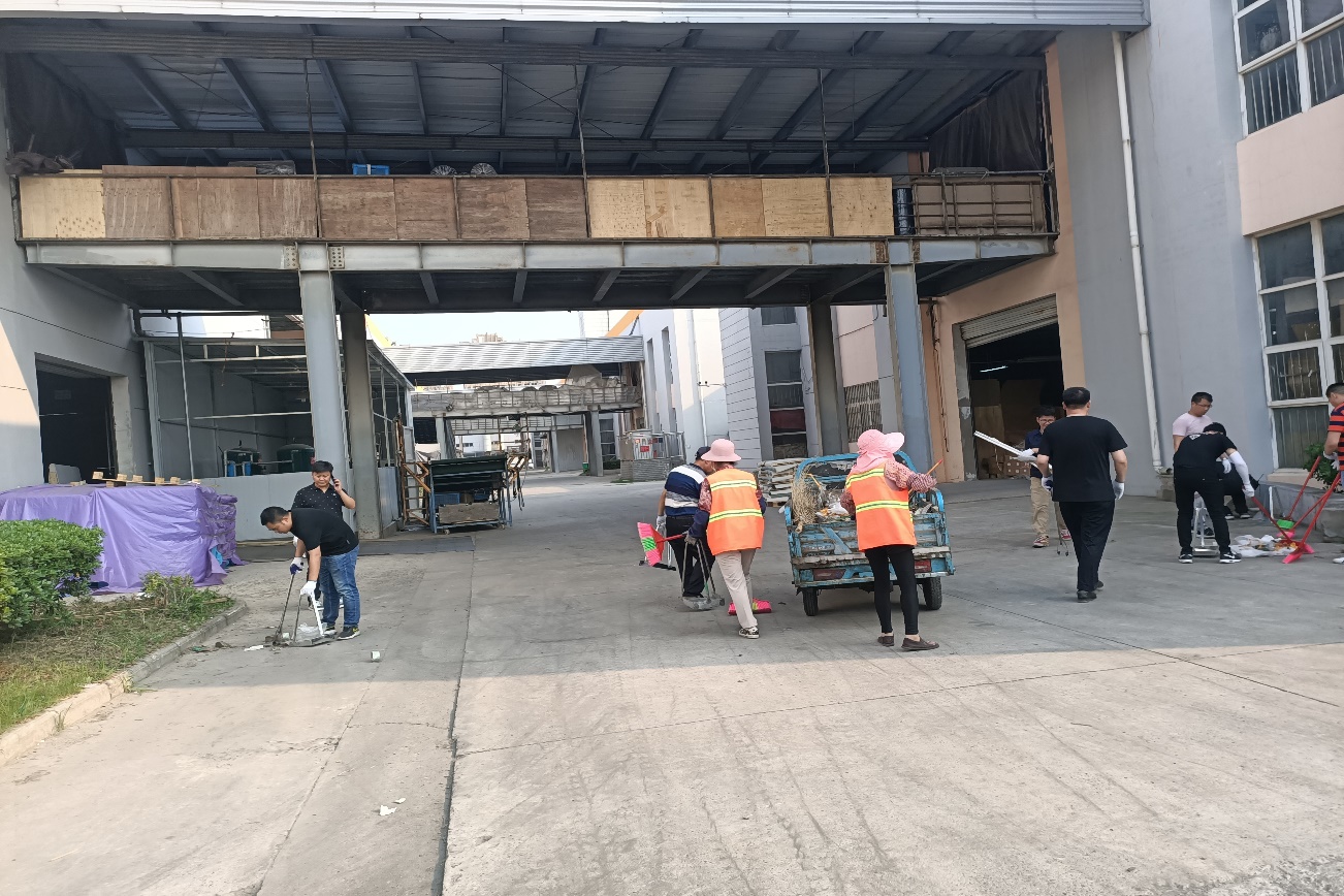 打掃衛(wèi)生1.jpg 打掃衛(wèi)生1.jpg